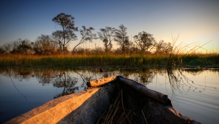 Mit dem Mokoro auf dem Okavango-Delta