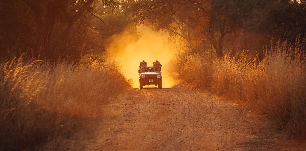 Geländewagen in Nationalpark in Sambia