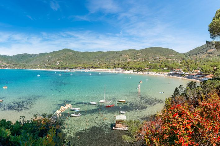 Spiaggia di Laconella auf Elba mit türkisfarbenem Wasser und Bucht