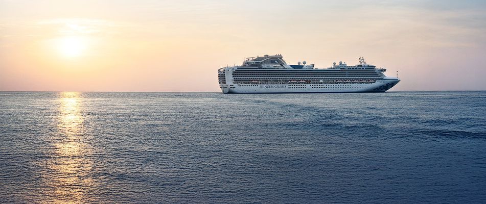 Sapphire Princess im Sonnenuntergang