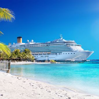 Kreuzfahrtschiff in der Karibik