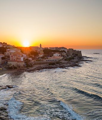 Sonnenuntergang am Strand von Korsika