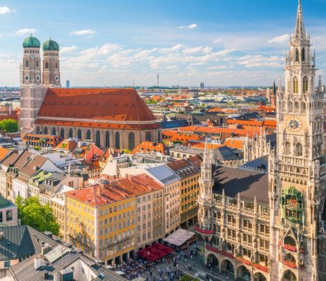 Blick aus der Luft auf den Marienplatz in München 
