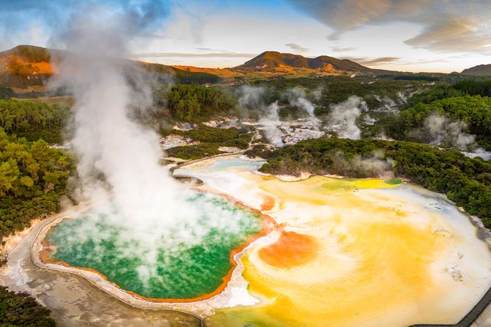 Dampfende Quellen in der Nähe von Rotorua in Neuseeland