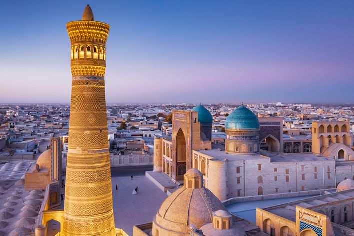 Kalân-Minarett in Buchara mit Blick über die historische Altstadt Usbekistans