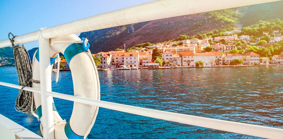 Rettungsring an Schiff in Montenegro