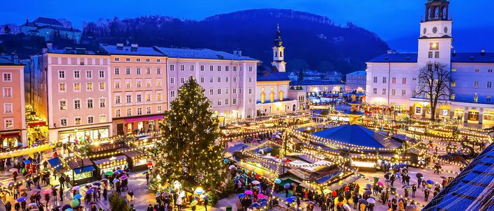 Weihnachtsmarkt am Abend 
