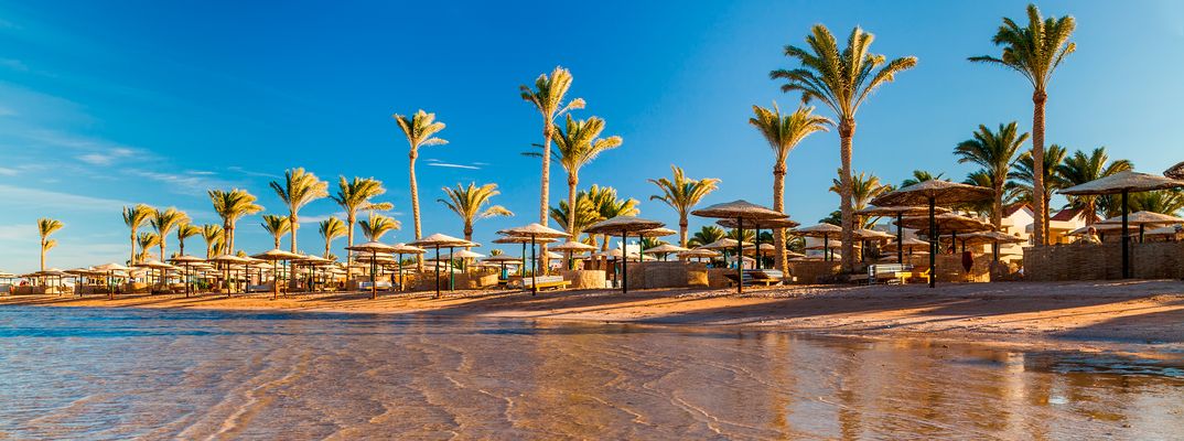 Blick auf einen Strand in Ägypten