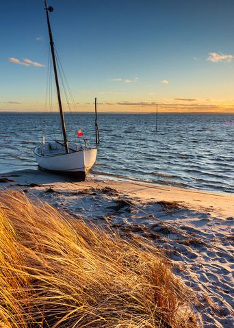 Boot am Strand an der Ostsee