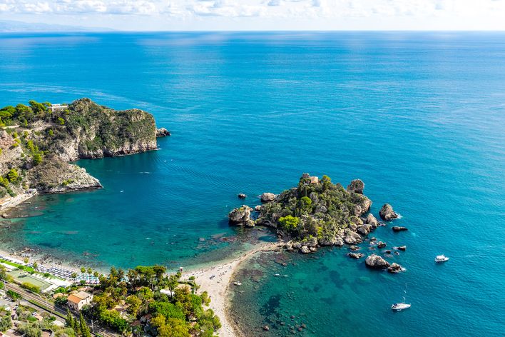 Isola Bella bei Taormina mit kleiner Insel und Bucht
