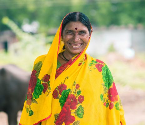 Lachende Frau in Indien