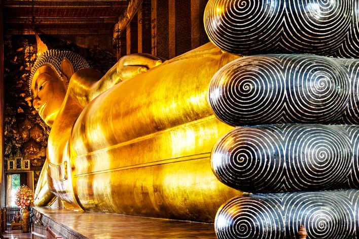 Goldener Buddha im Wat Poh Tempel in Bangkok