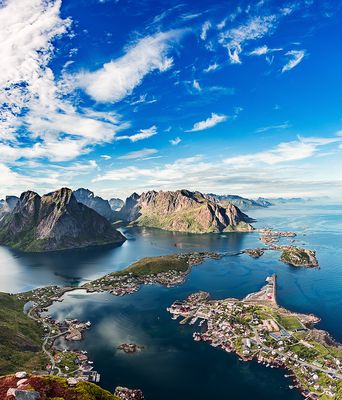 Blick auf die Lofoten in Norwegen von oben