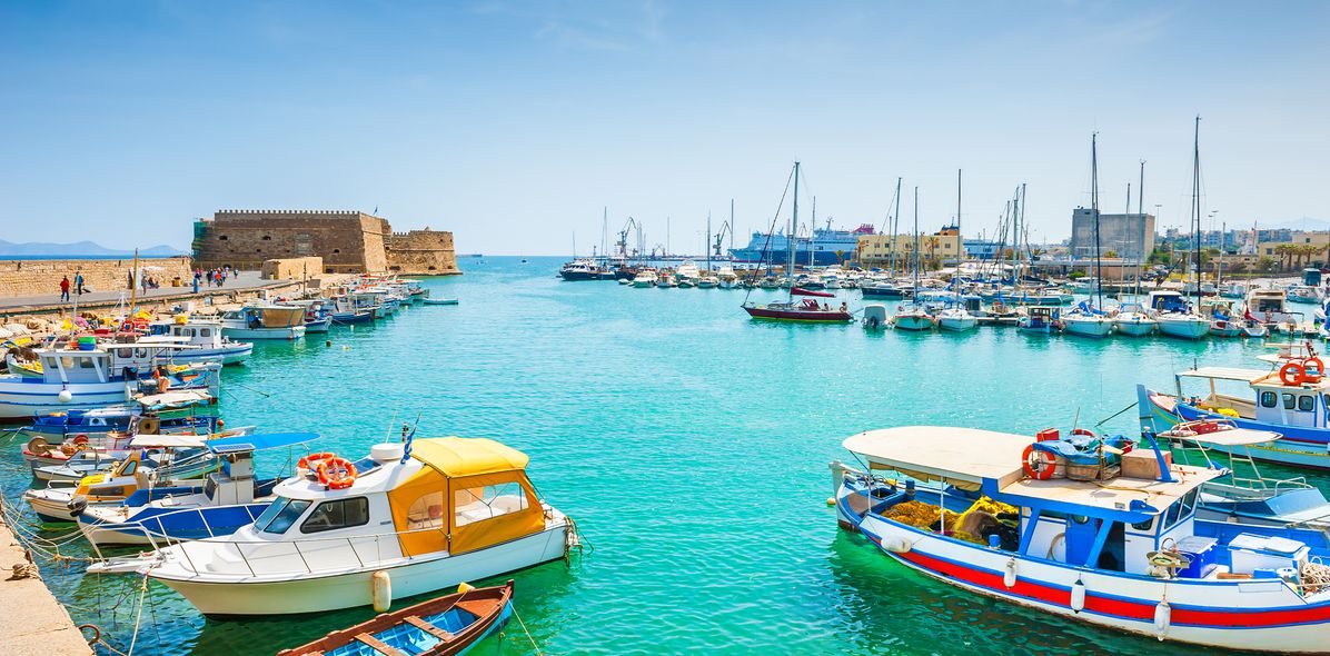 Hafen von Heraklion mit Booten