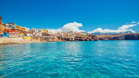 Stadt an der Küste von Gran Canaria
